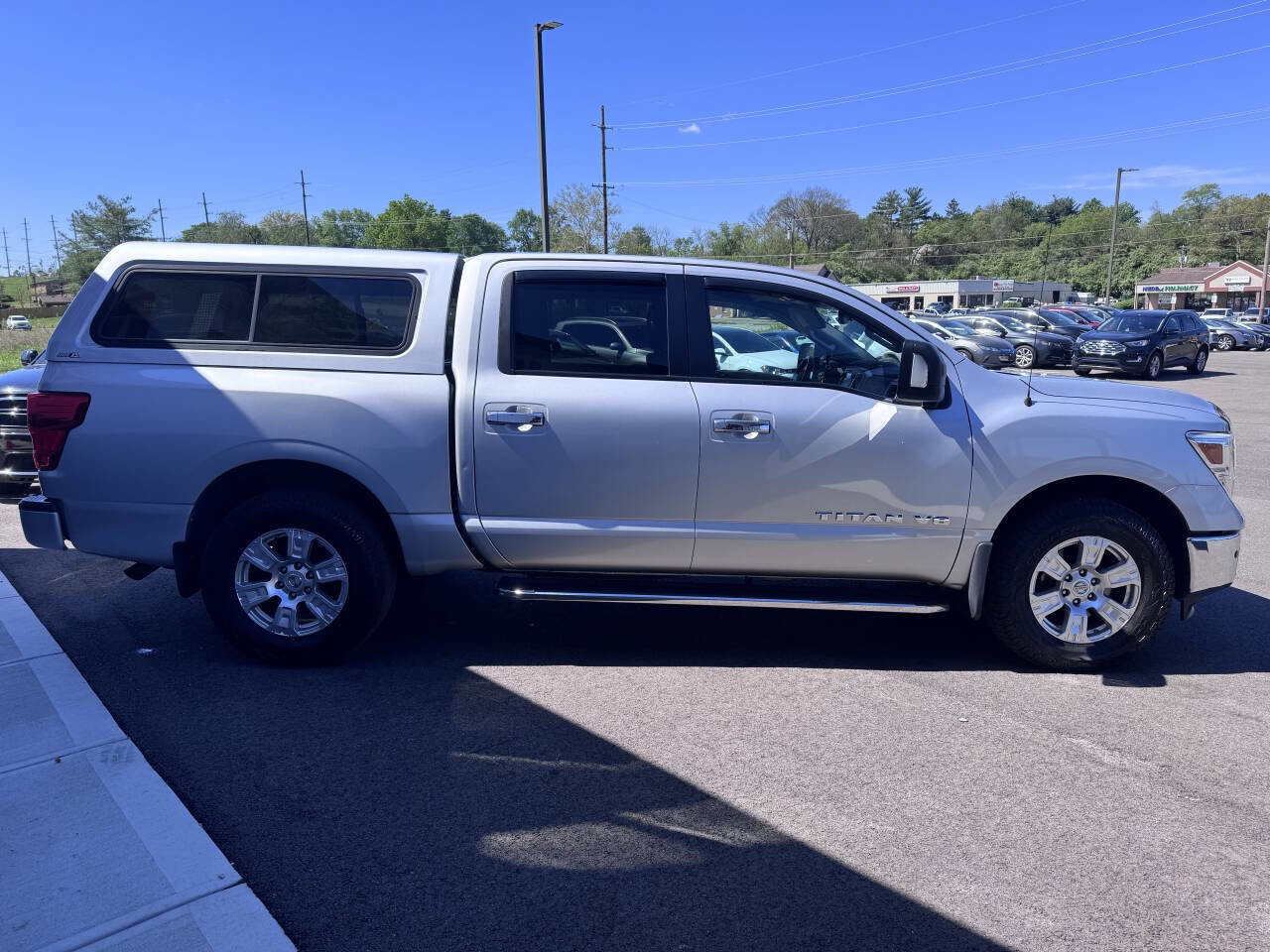 Used 2018 Nissan Titan SV w/ SV Convenience Package AWD/4WD image 4