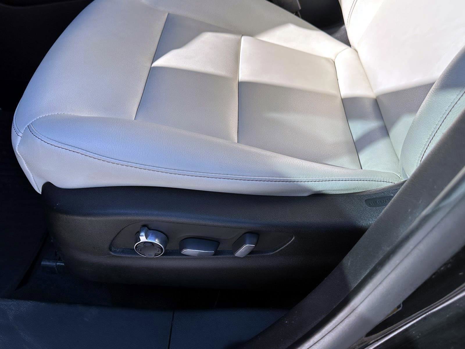 Used 2019 Cadillac XT4 Sport w/ Cold Weather Package image 18