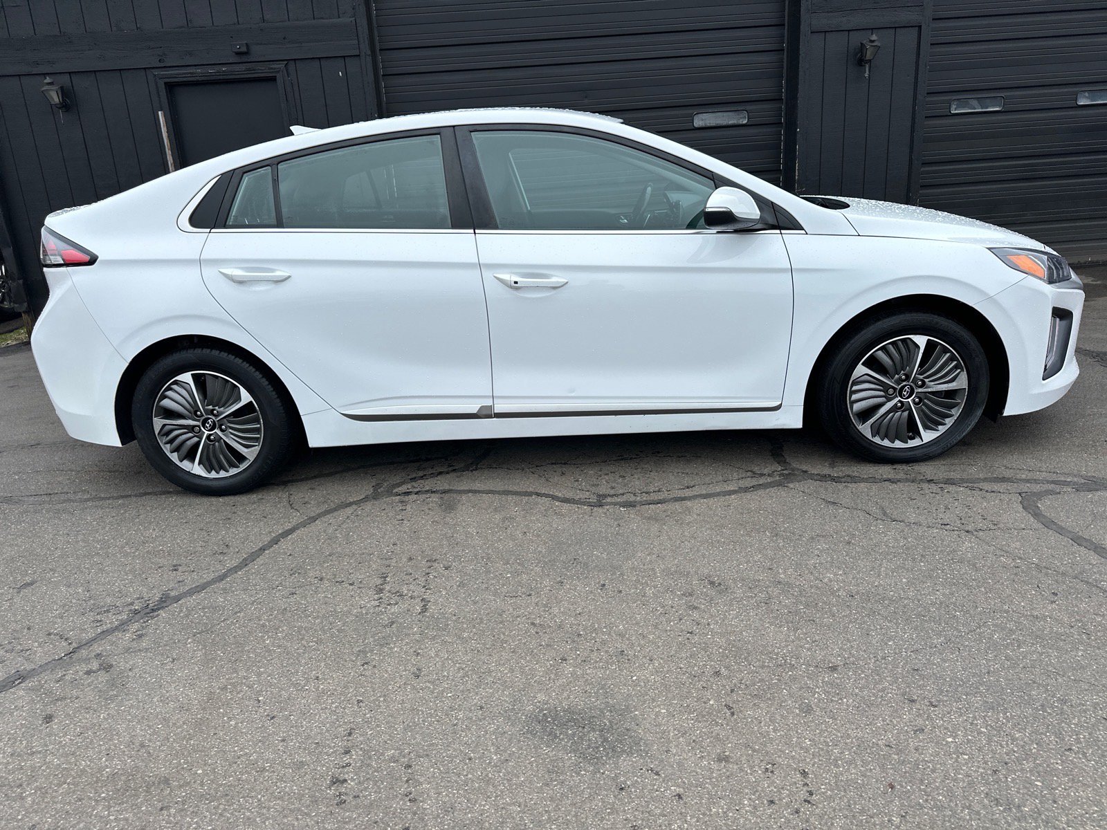 Used 2021 Hyundai Ioniq SEL FWD image 2
