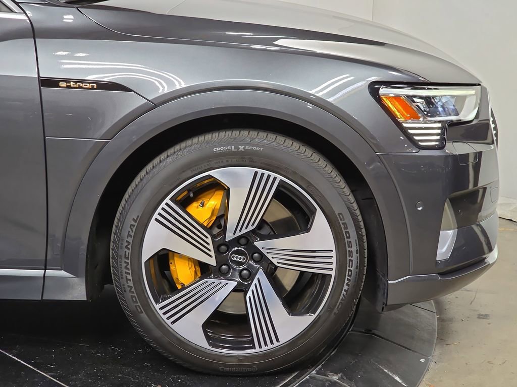 Used 2019 Audi e-tron Prestige w/ Prestige Package AWD/4WD image 11