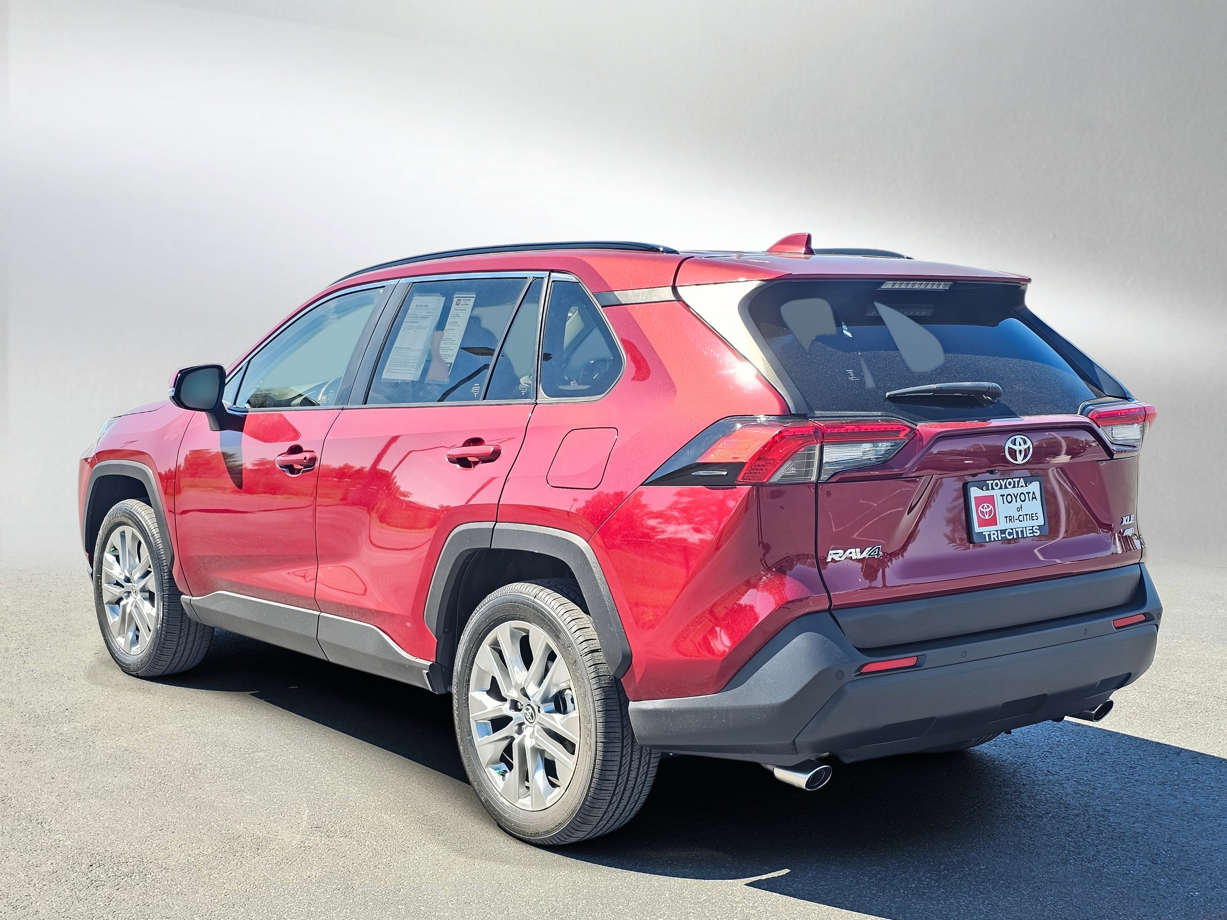 Used 2023 Toyota RAV4 XLE Premium AWD/4WD image 3