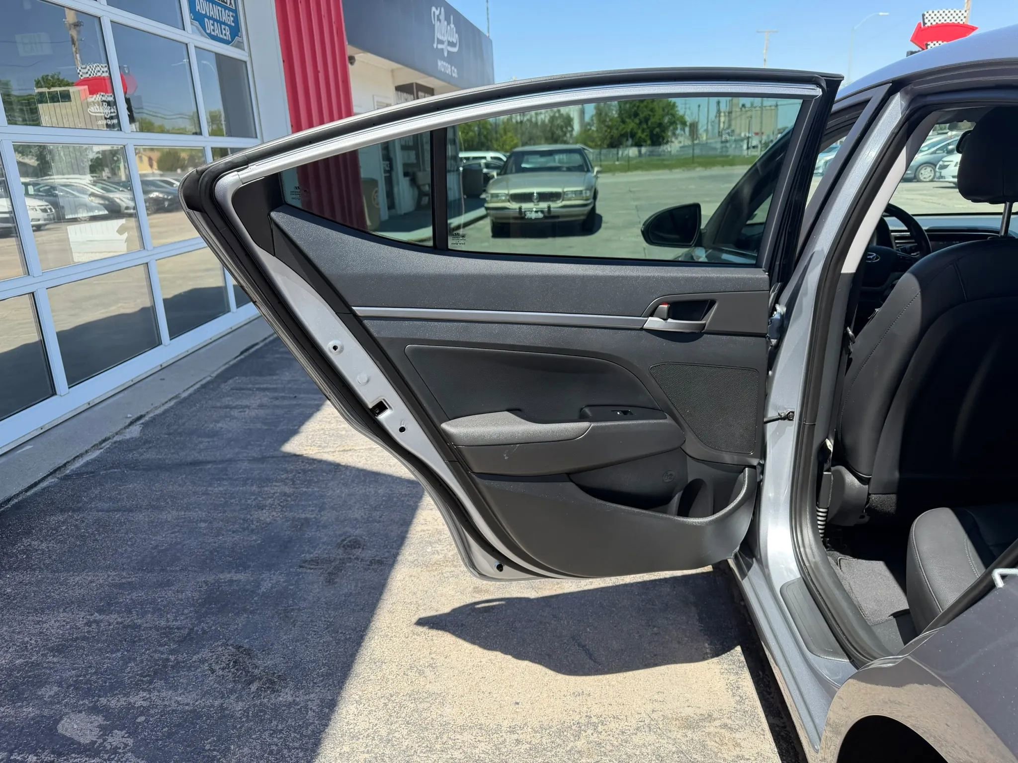 Used 2017 Hyundai Elantra Limited FWD image 11