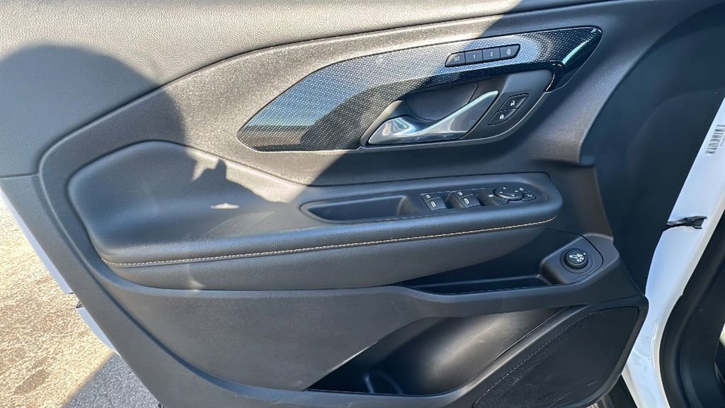 Used 2024 GMC Terrain AT4 image 13