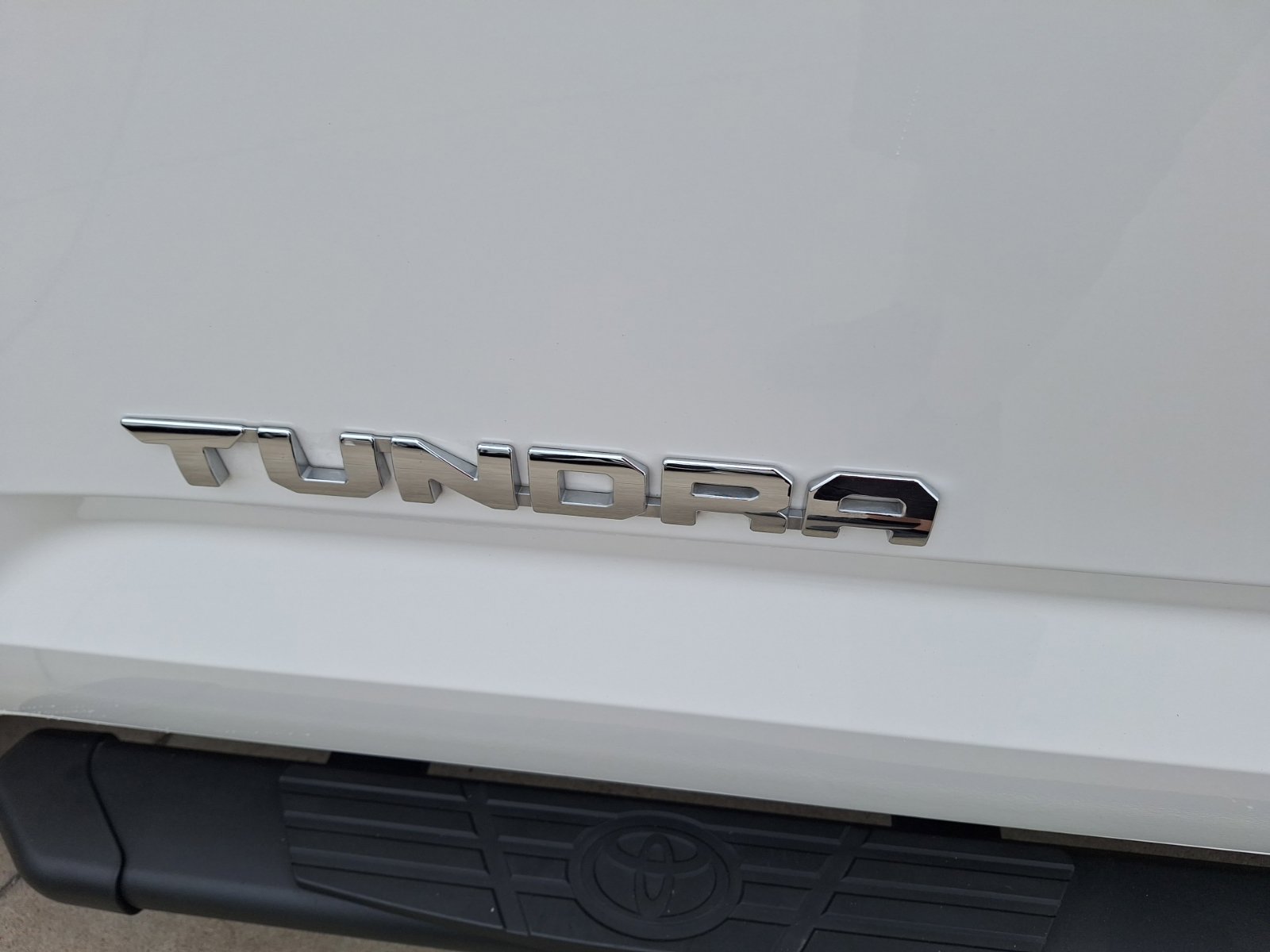 Used 2026 Toyota Tundra Limited w/ Power Package AWD/4WD image 14