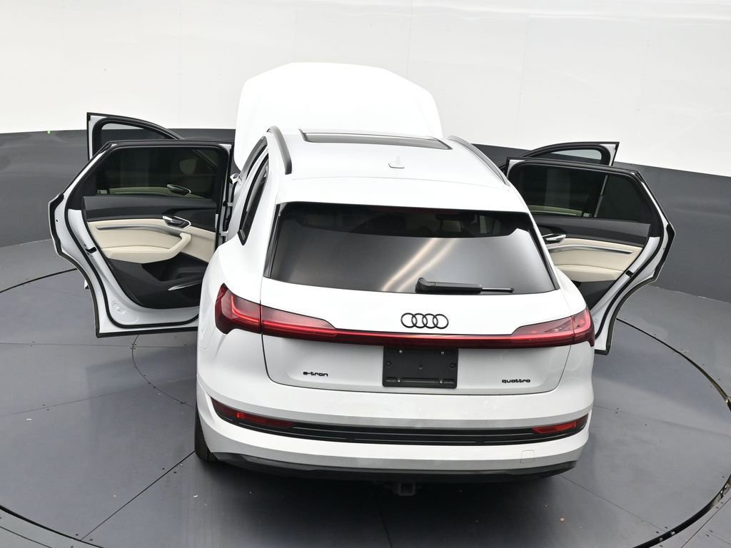 Used 2023 Audi e-tron Premium Plus w/ Premium Plus Package image 32