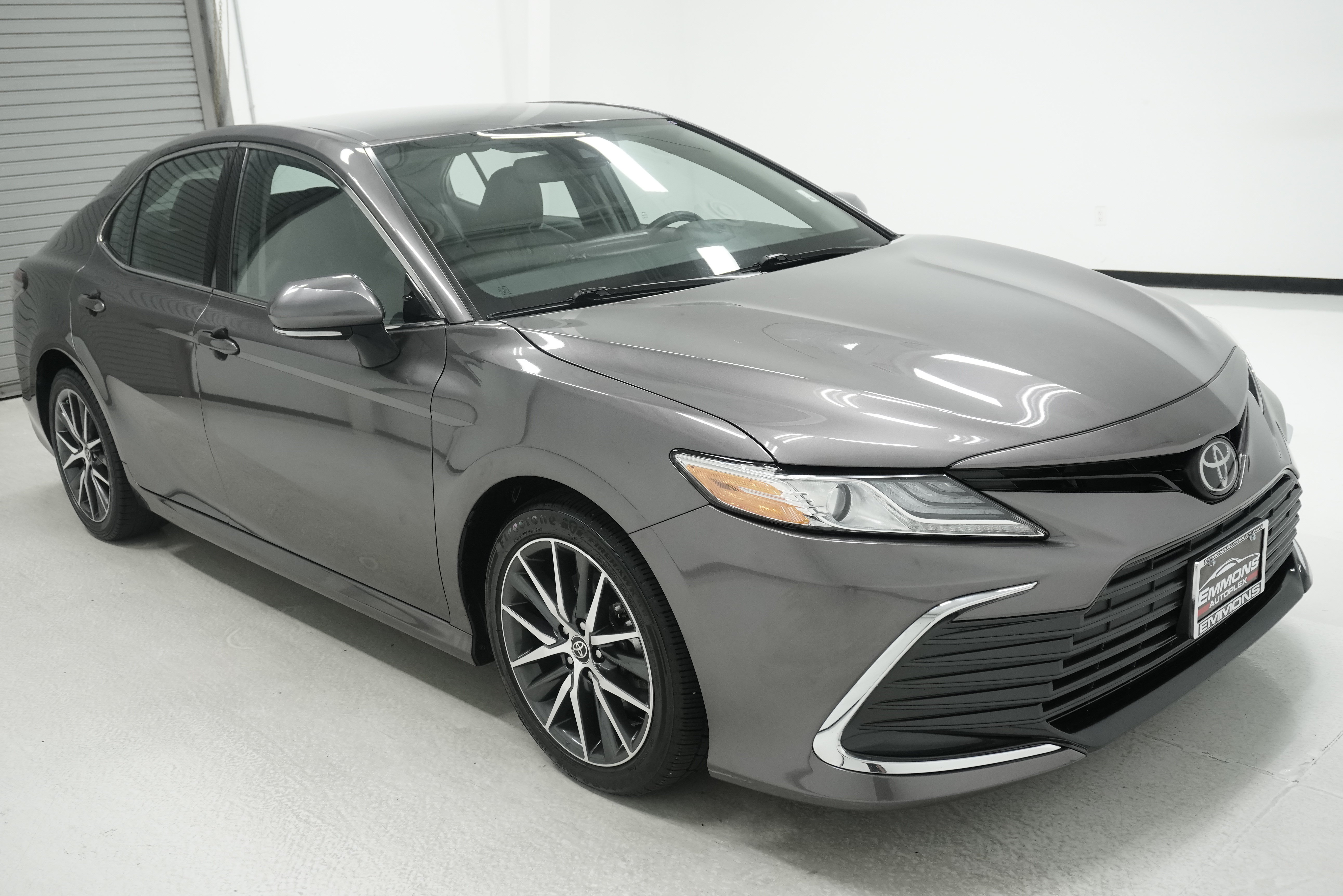 Used 2023 Toyota Camry XLE FWD image 3