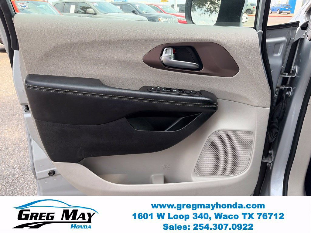 Used 2023 Chrysler Voyager LX FWD image 20
