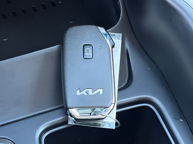 Used 2023 Kia Sorento S w/ Panoramic Sunroof Package AWD/4WD image 13
