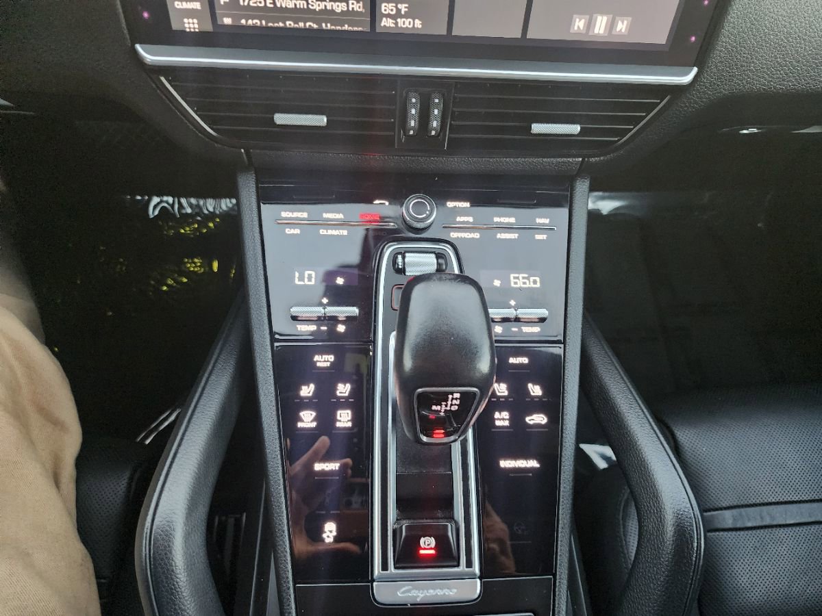 Used 2021 Porsche Cayenne image 17