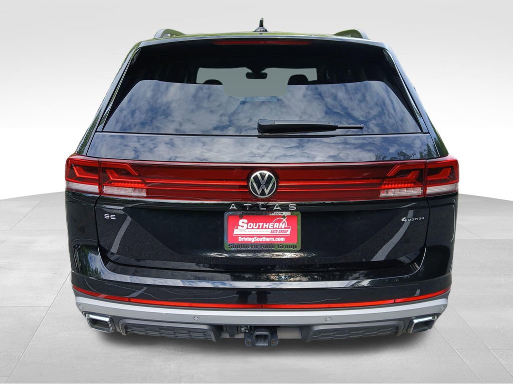 Used 2025 Volkswagen Atlas Peak Edition SE image 4
