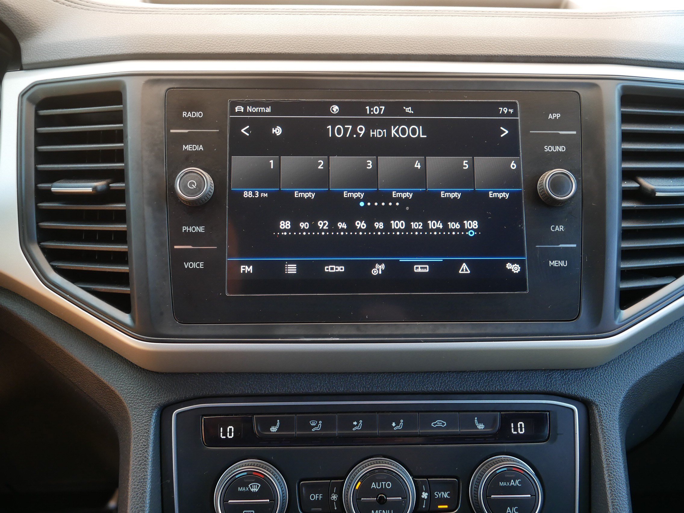 Used 2021 Volkswagen Atlas Cross Sport SE w/ Panoramic Sunroof Package AWD/4WD image 22