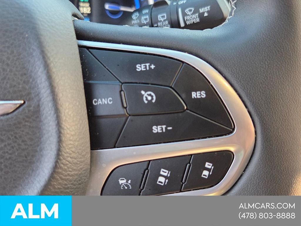 Used 2024 Chrysler Pacifica Select image 20