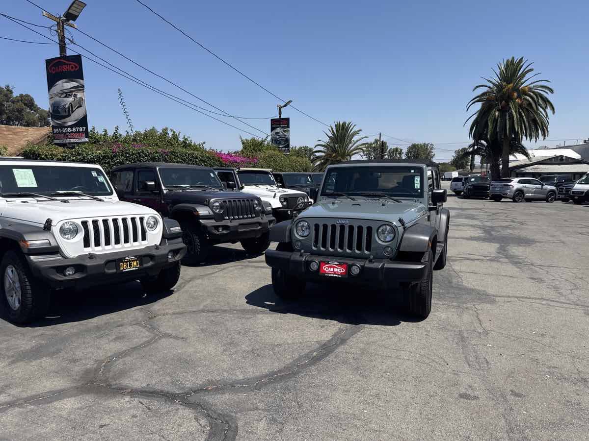 Used 2015 Jeep Wrangler Unlimited Sport w/ Quick Order Package 24S AWD/4WD image 17