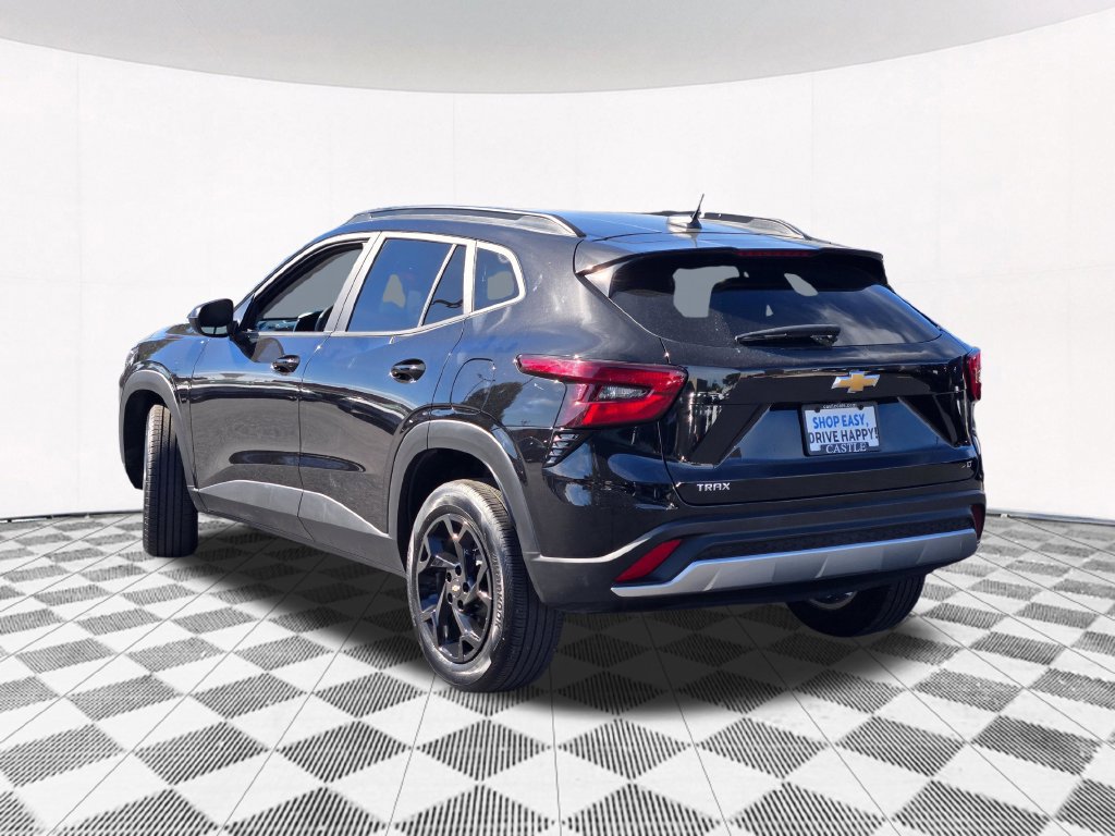 Used 2025 Chevrolet Trax LT FWD image 22