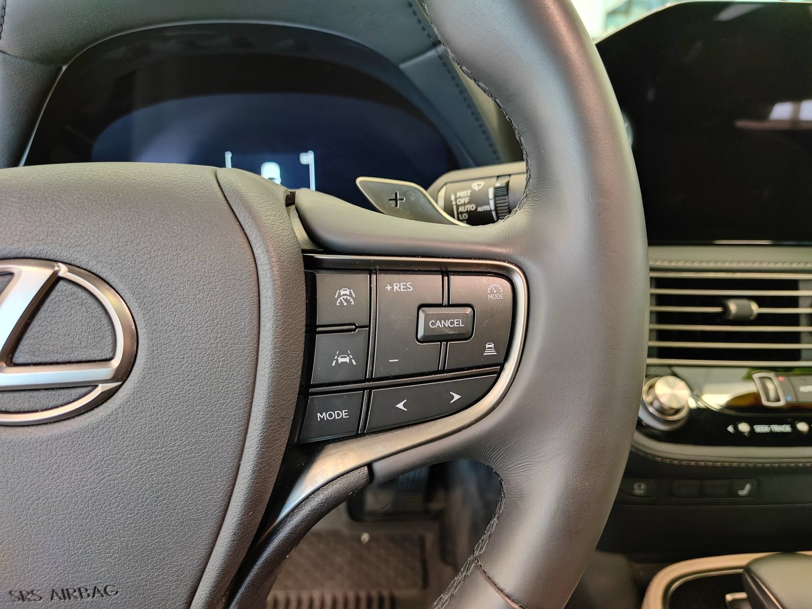 Used 2024 Lexus LS 500 RWD image 25