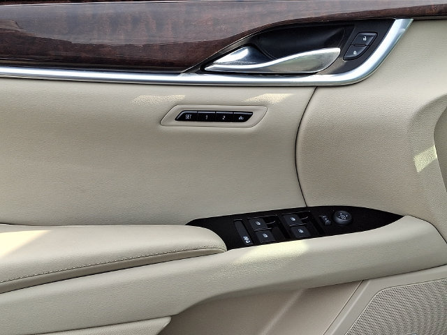 Used 2013 Cadillac XTS Luxury FWD image 15