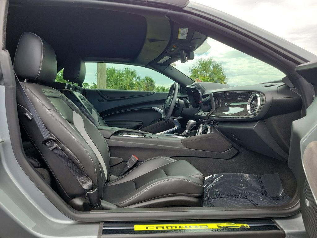 Used 2023 Chevrolet Camaro LT RWD image 9