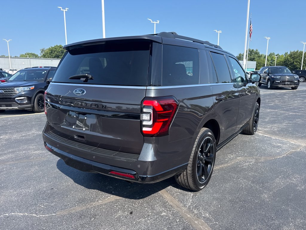 Used 2023 Ford Expedition Limited AWD/4WD image 8