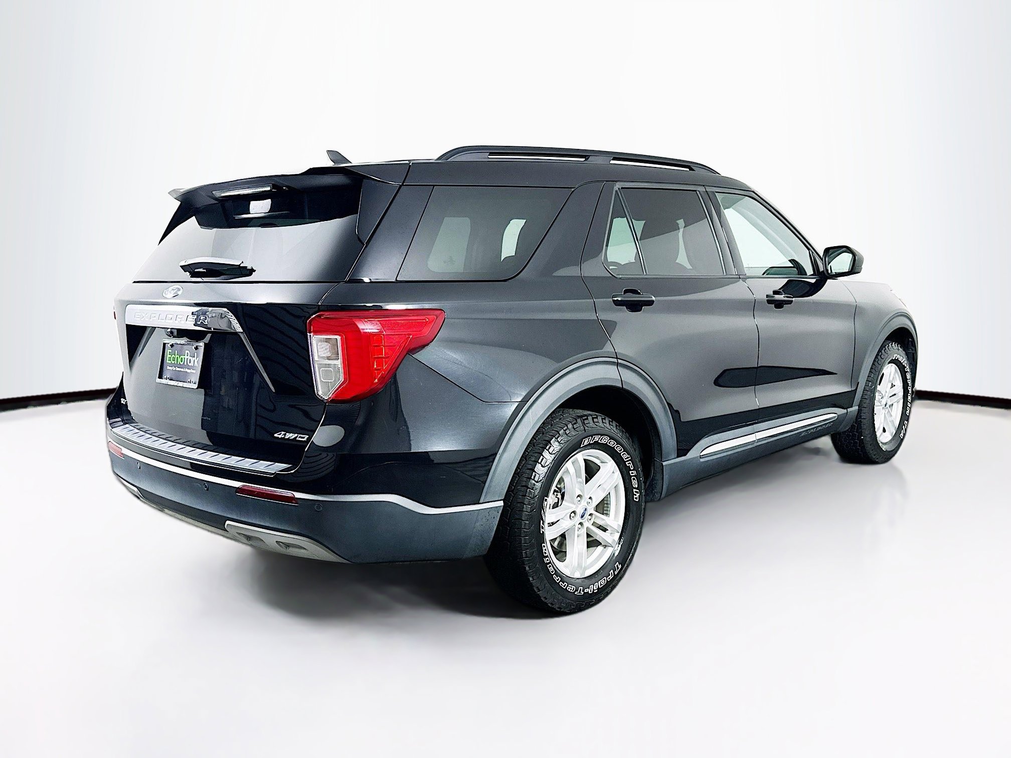 Used 2021 Ford Explorer XLT w/ Equipment Group 202A AWD/4WD image 9