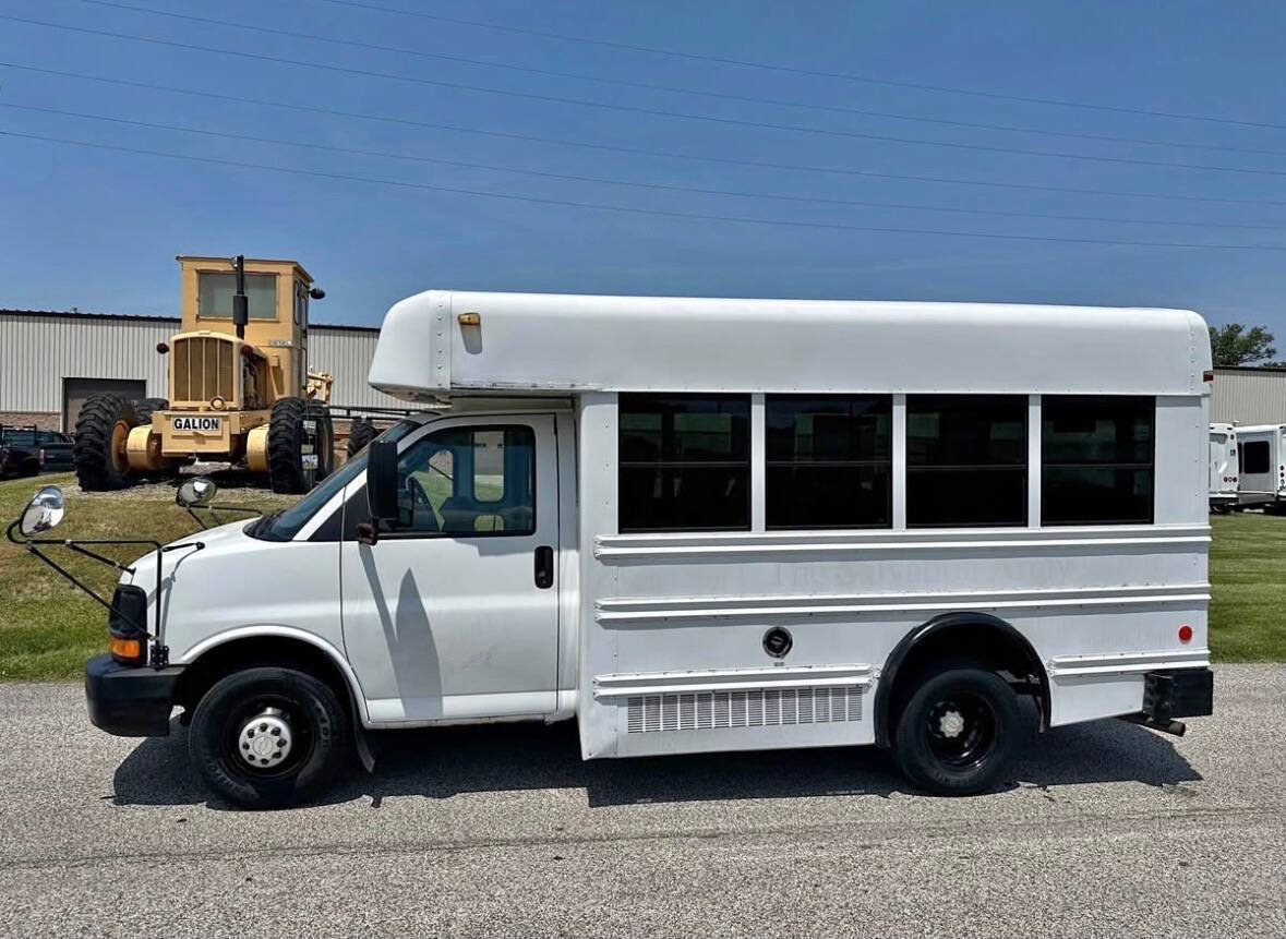 Used 2009 Chevrolet Express 3500 RWD image 3