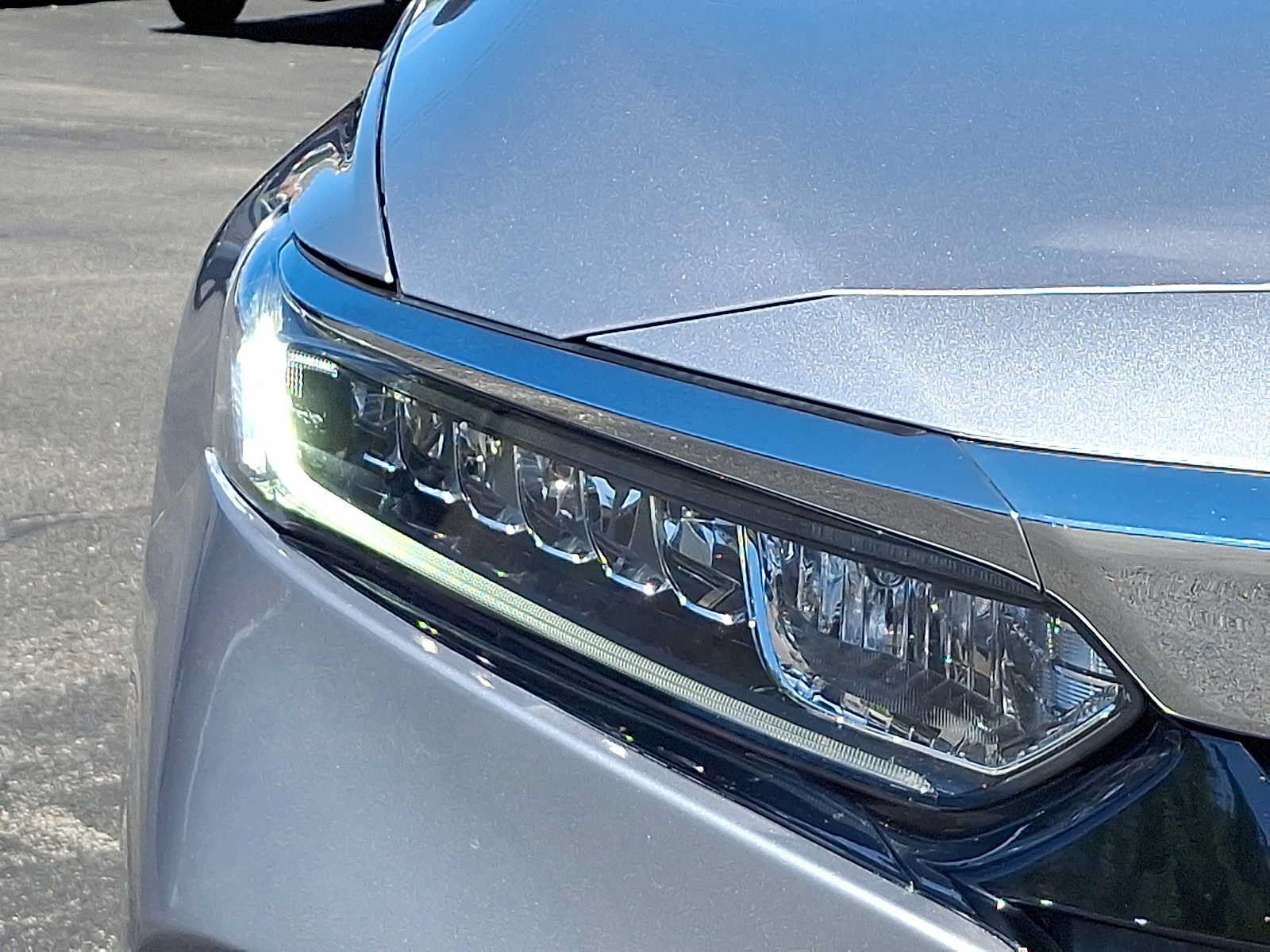 Used 2018 Honda Accord EX image 9