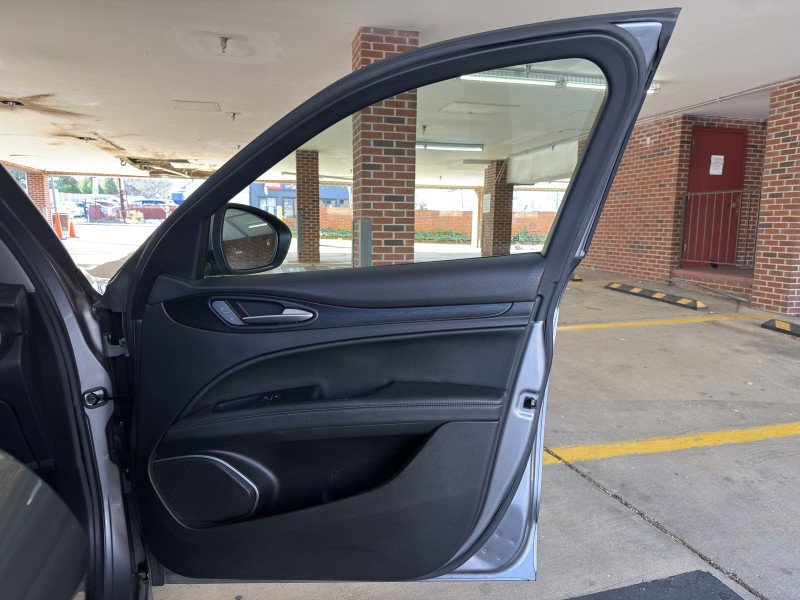 Used 2018 Alfa Romeo Stelvio AWD image 13