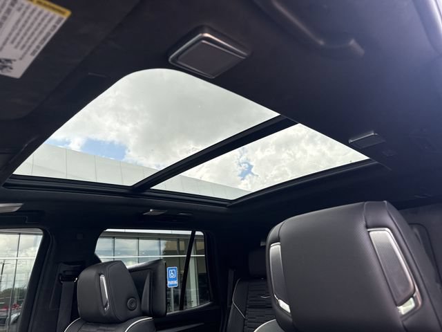 Used 2025 Cadillac Escalade Sport Platinum w/ LPO, Floor Liner Package AWD/4WD image 21