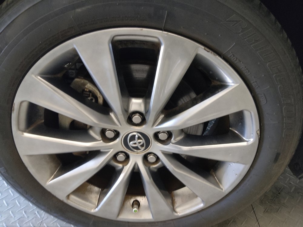 Used 2015 Toyota Camry XLE FWD image 31