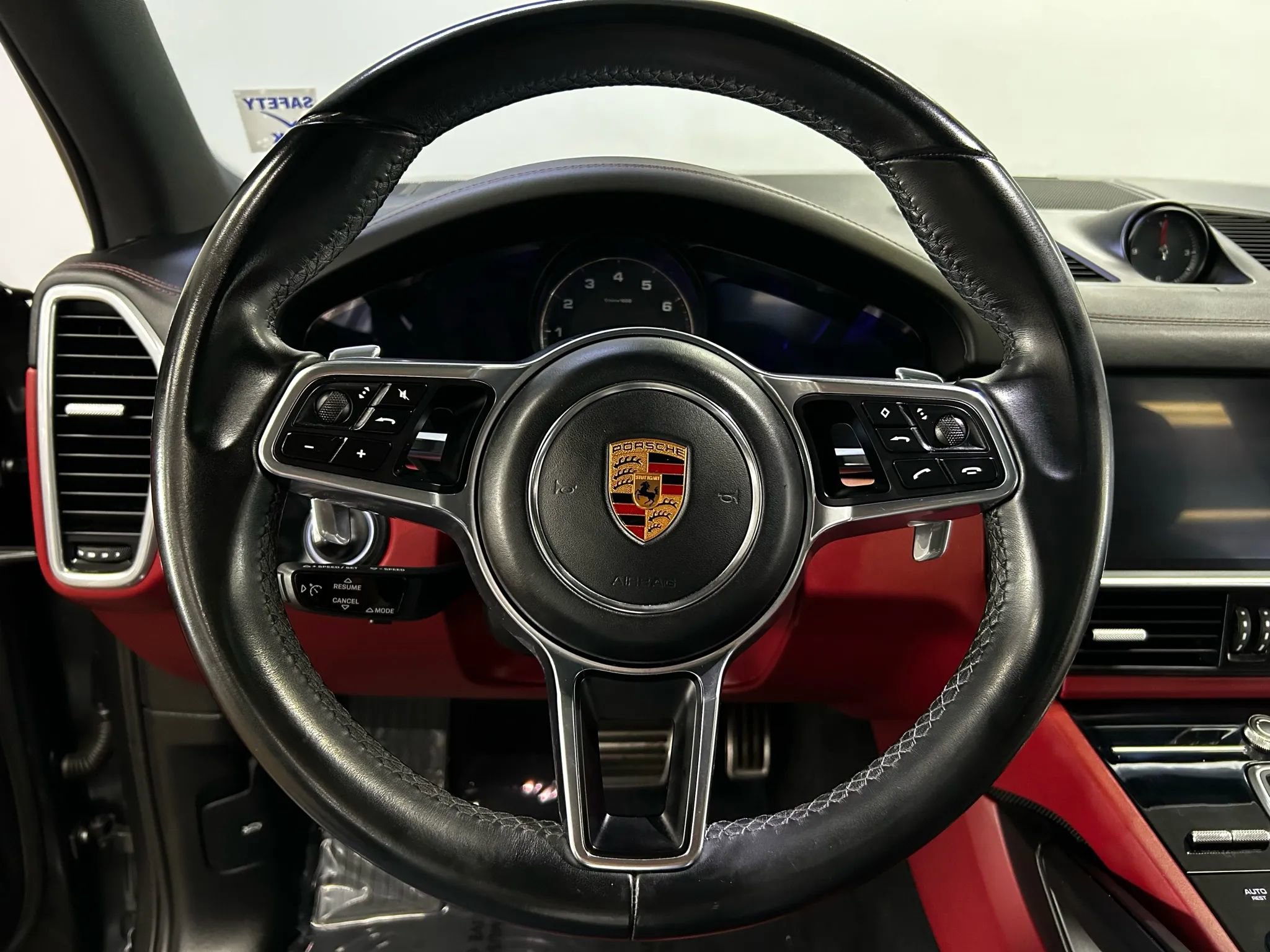 Used 2019 Porsche Cayenne S image 13