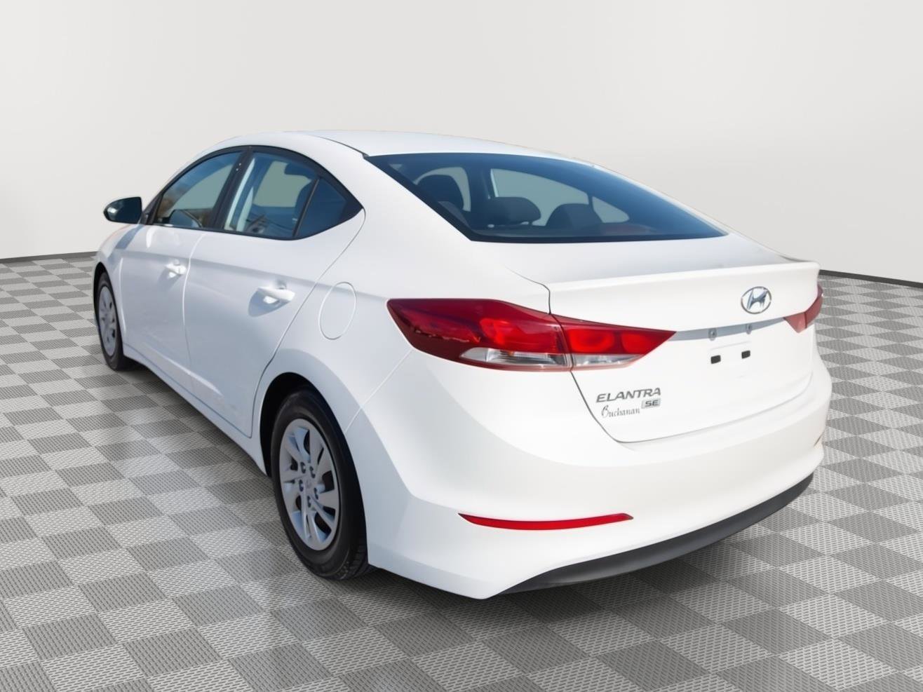 Used 2018 Hyundai Elantra SE image 7