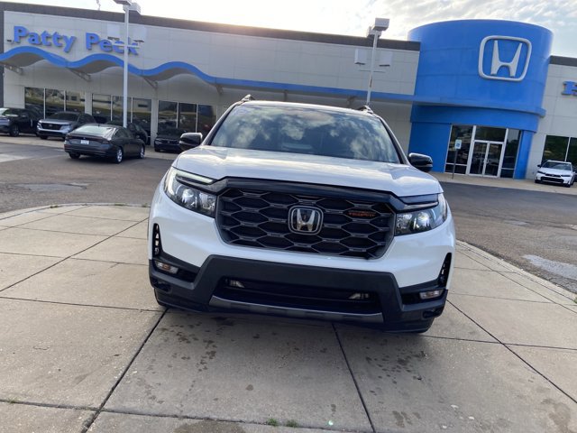 Used 2023 Honda Passport TrailSport image 3