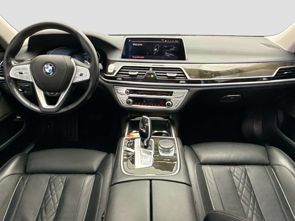 Used 2020 BMW 740i w/ Premium Package RWD image 13