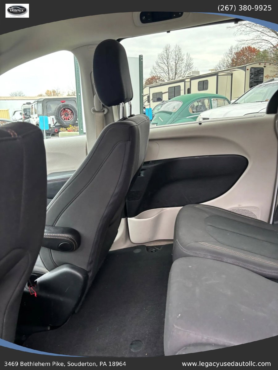 Used 2018 Chrysler Pacifica Touring Plus w/ Tire & Wheel Group image 32