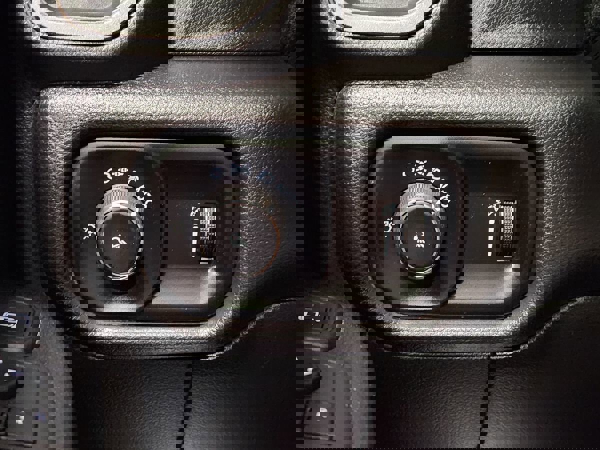 Used 2023 RAM 3500 Tradesman w/ Chrome Appearance Group image 40