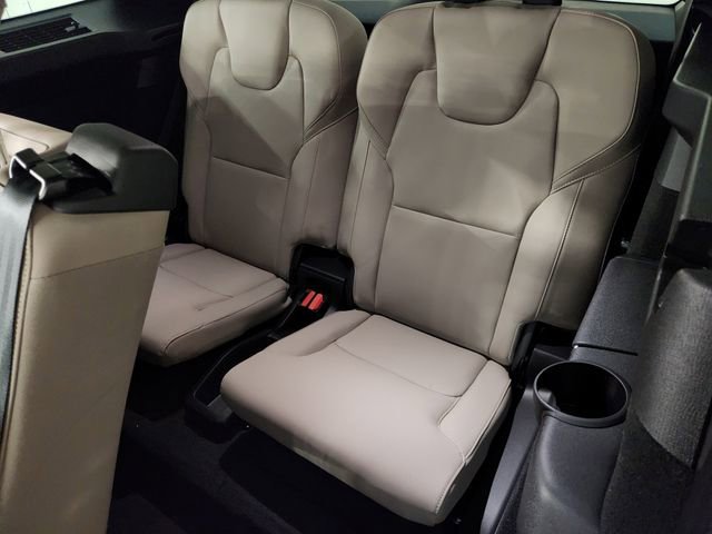 New 2025 Volvo XC90 T8 Core image 32