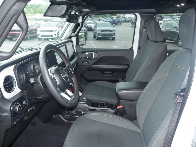 Used 2024 Jeep Wrangler Unlimited Sahara AWD/4WD image 2