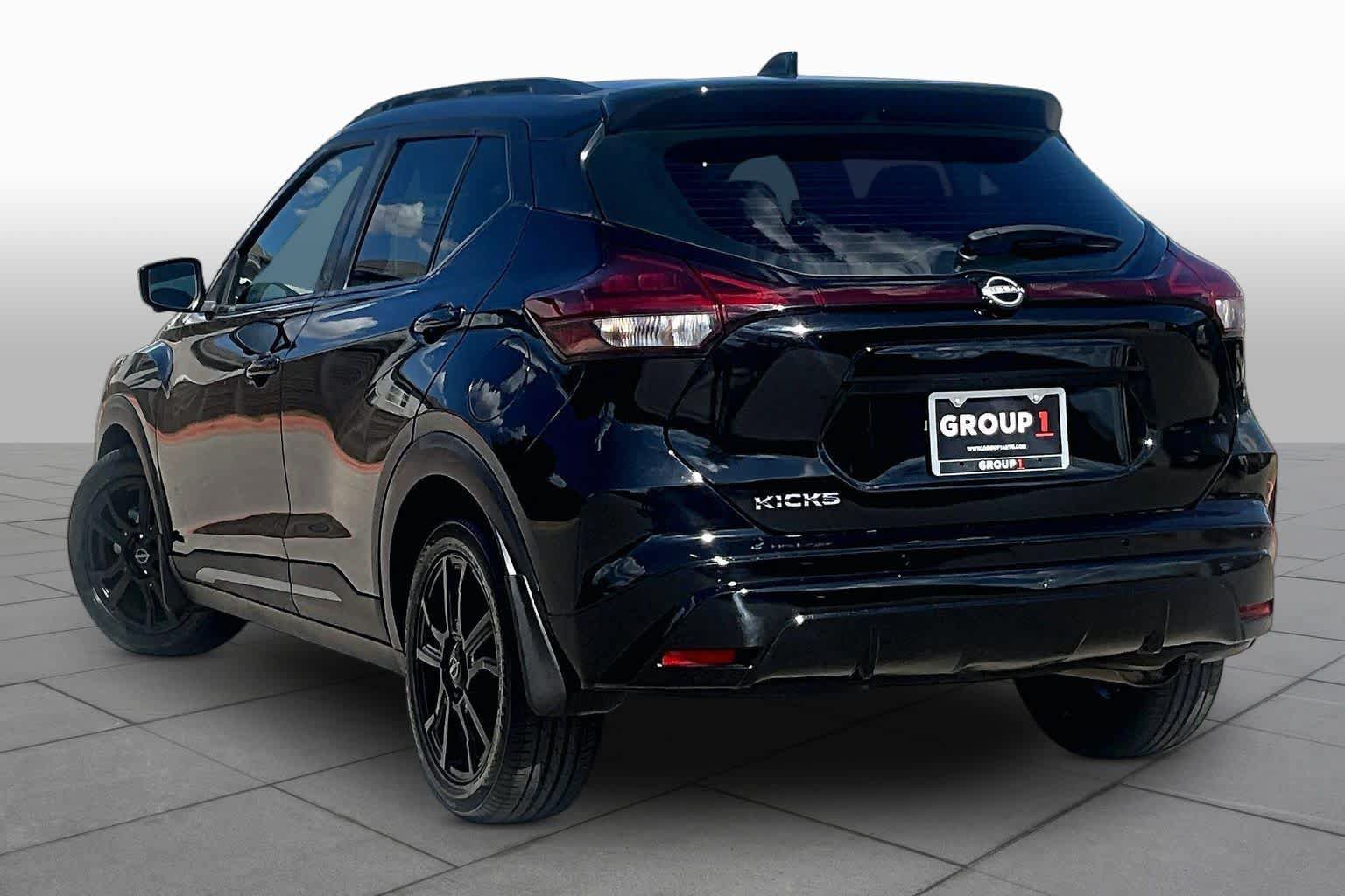 Certified 2023 Nissan Kicks SR FWD image 12
