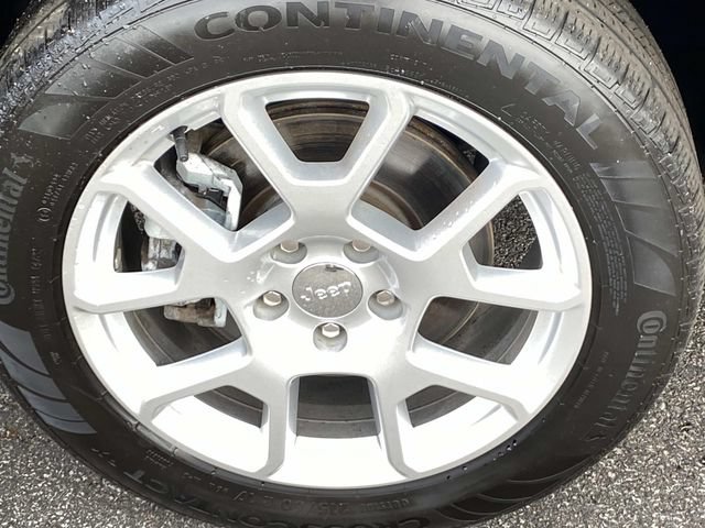 Used 2023 Jeep Renegade Latitude AWD/4WD image 31