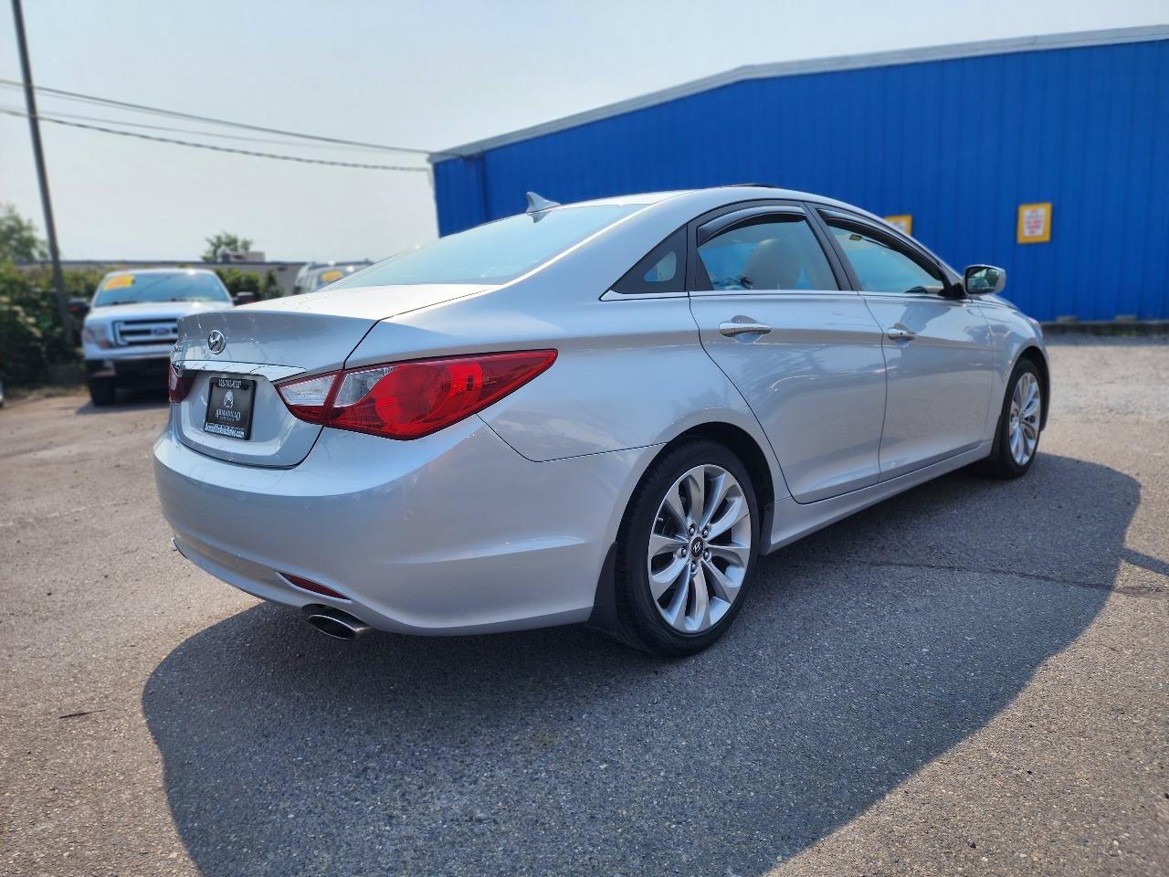 Used 2011 Hyundai Sonata SE w/ Navigation & Sunroof Pkg 4 FWD image 6