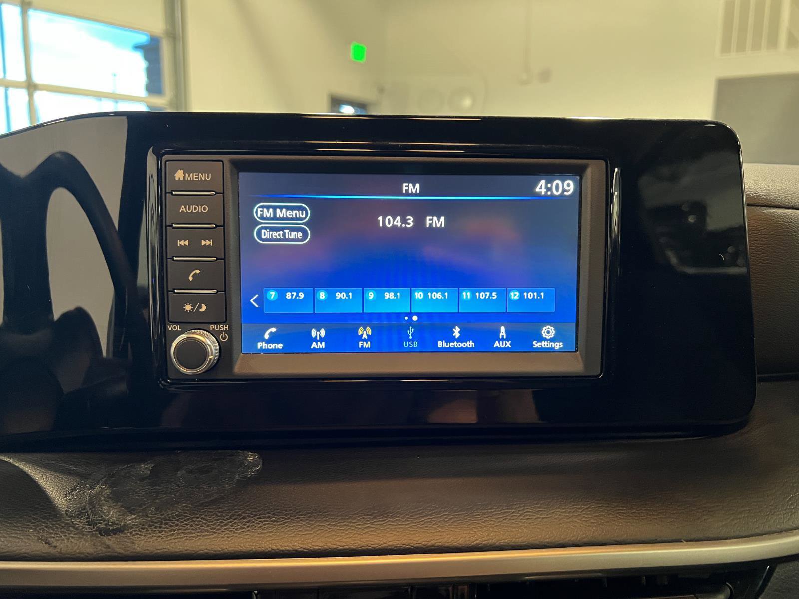 Used 2025 Nissan Kicks S image 14