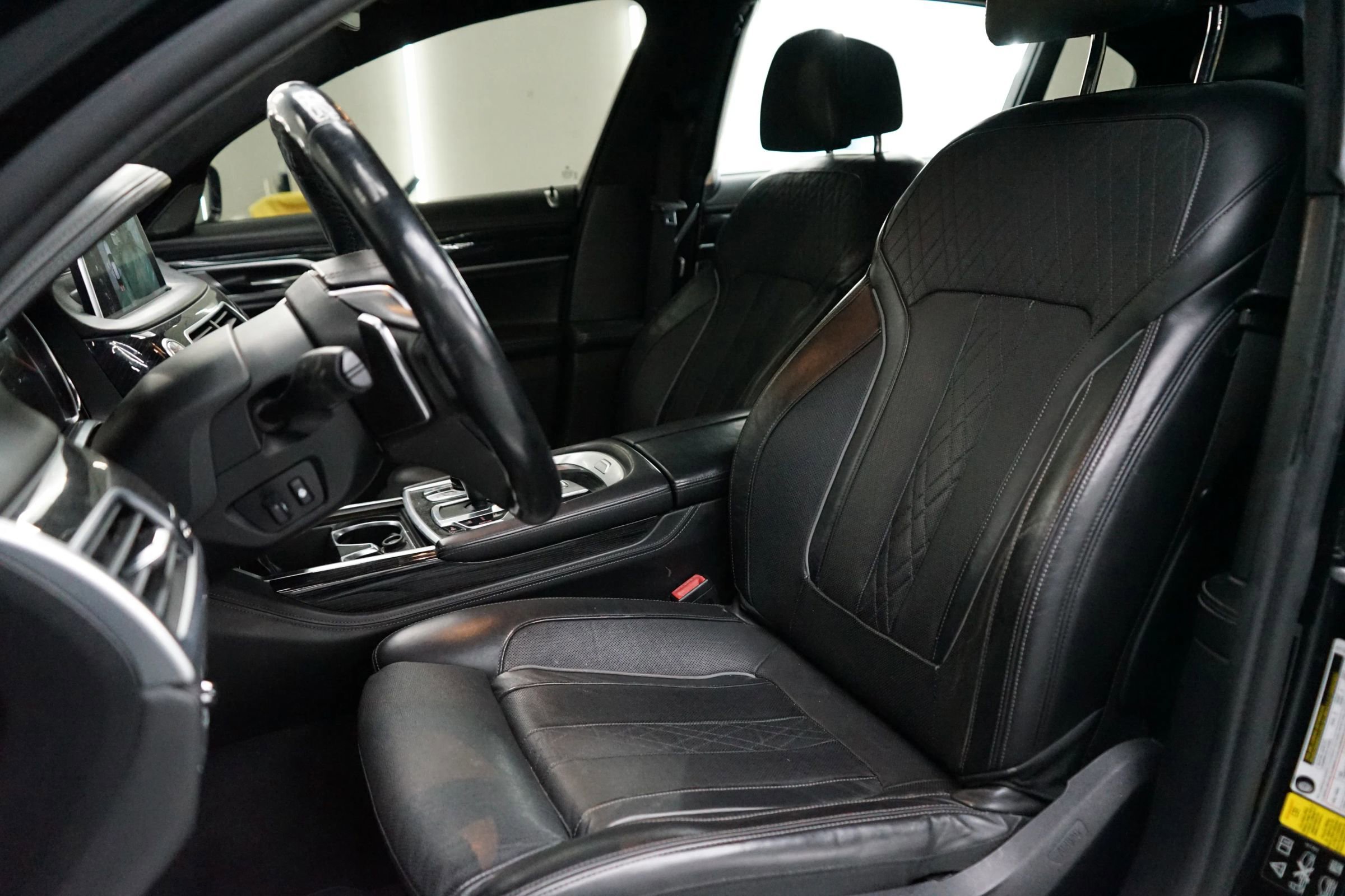 Used 2016 BMW 750i xDrive image 17