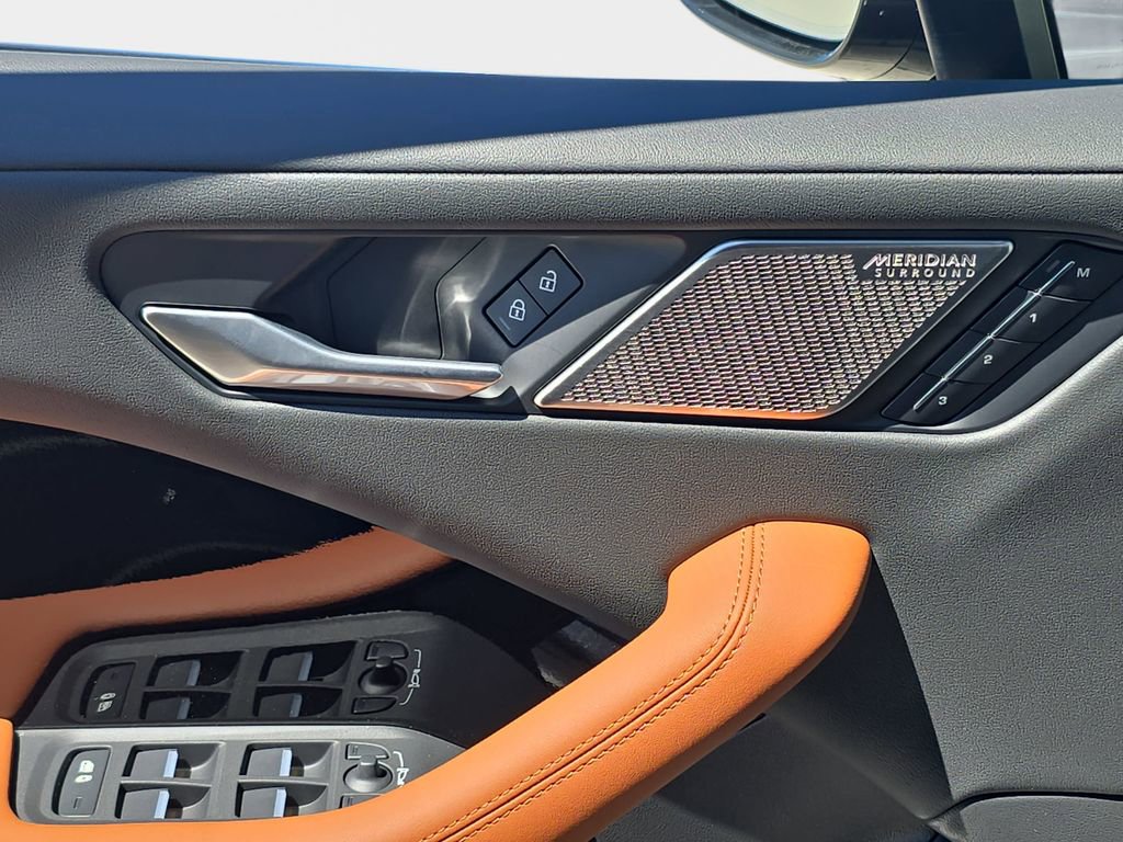 Certified 2024 Jaguar I-PACE R-Dynamic HSE image 28