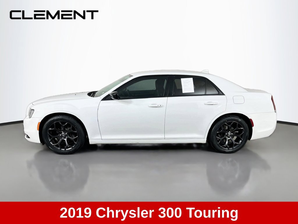 Used 2019 Chrysler 300 Touring w/ Sport Appearance Package RWD image 5