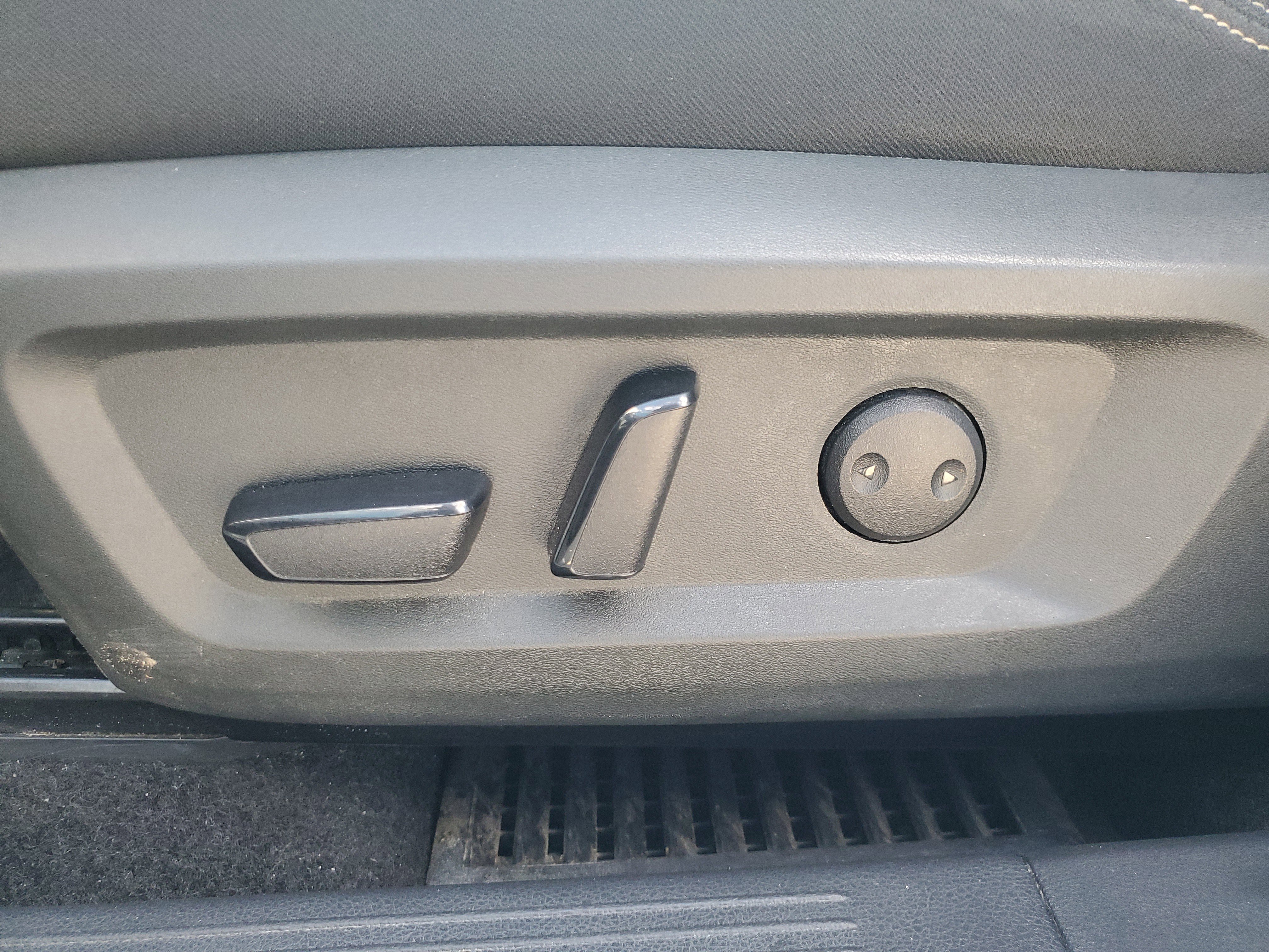 Used 2024 Nissan Rogue SV image 14