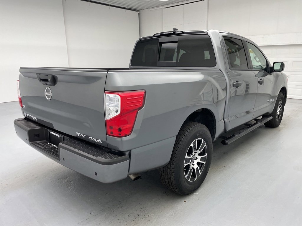 Used 2024 Nissan Titan SV image 11