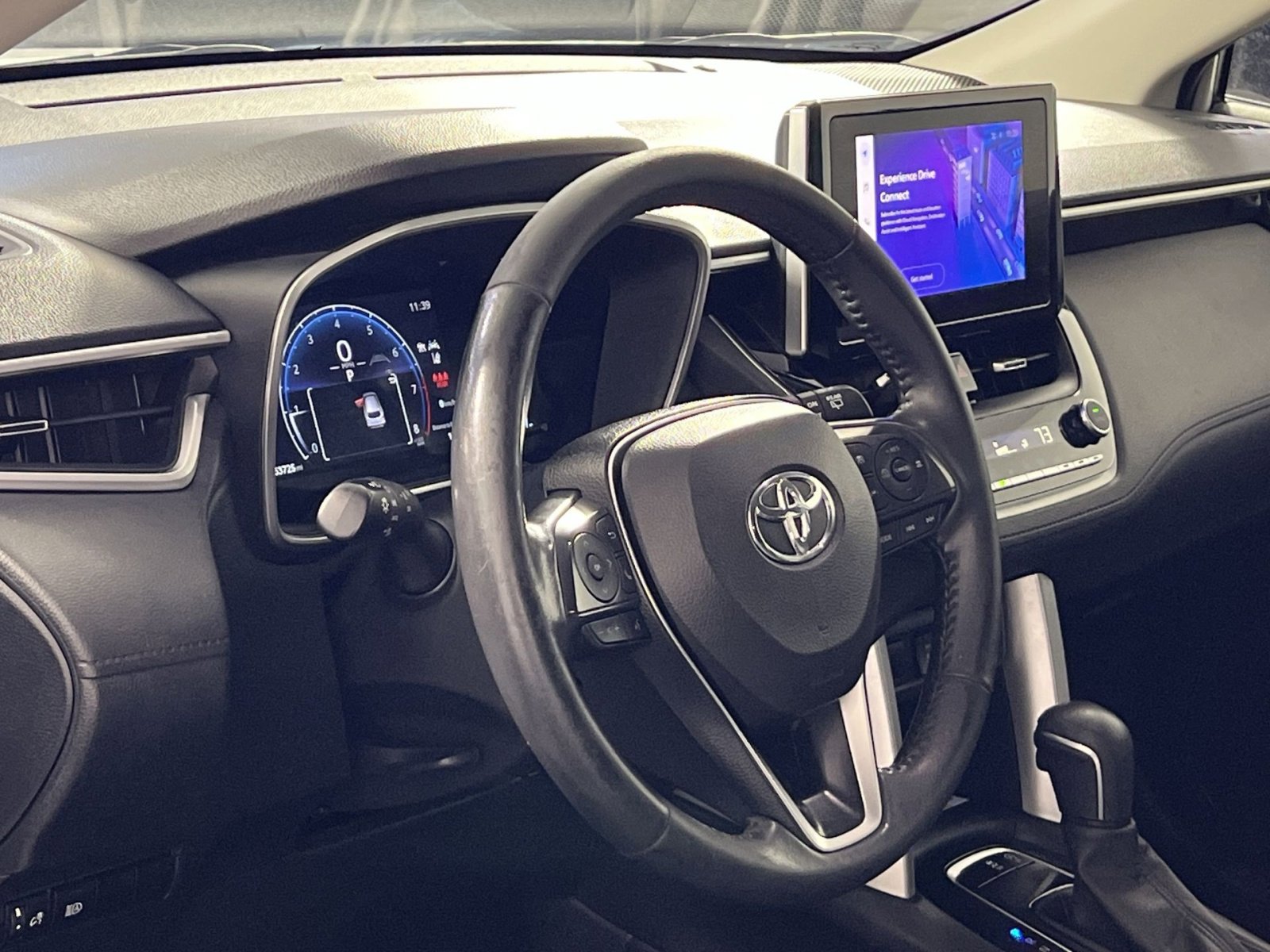 Used 2023 Toyota Corolla Cross XLE image 16