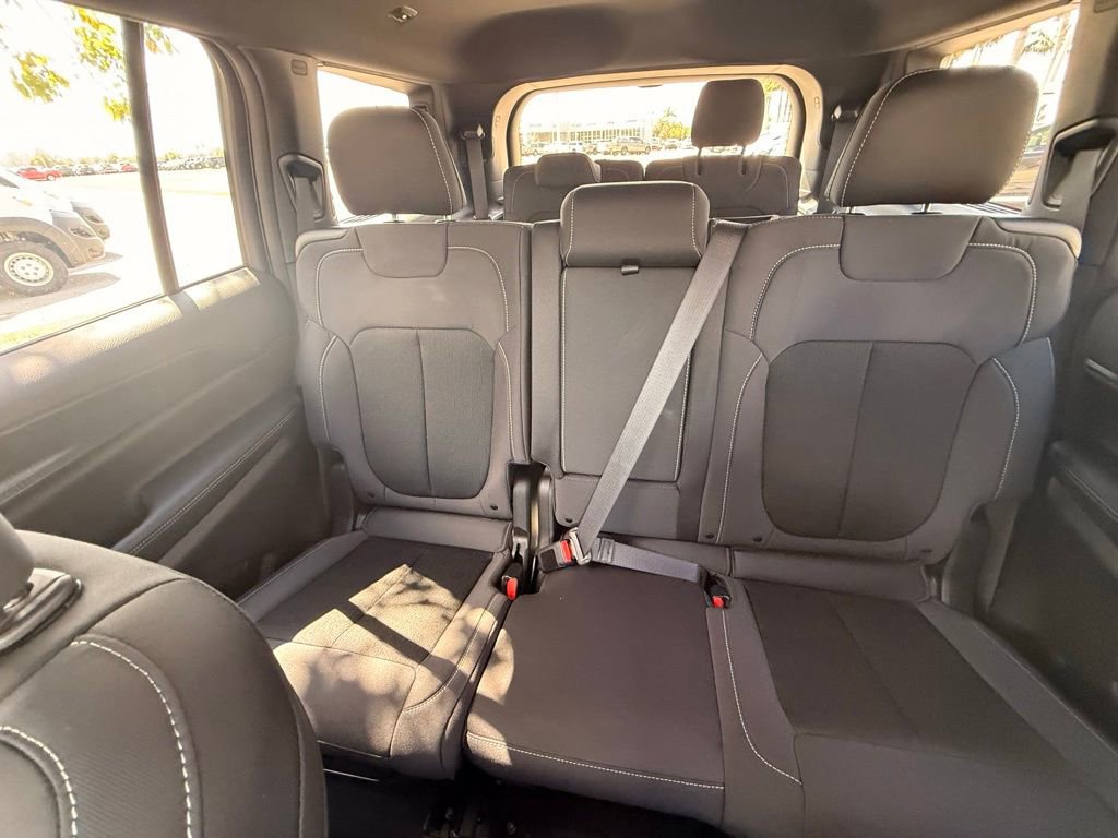 New 2026 Jeep Grand Cherokee L Laredo image 24