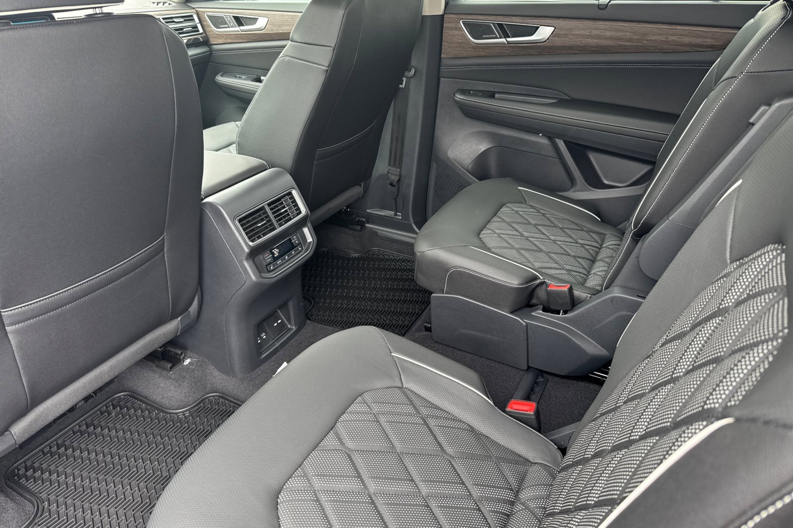 New 2025 Volkswagen Atlas SEL Premium R-Line image 11