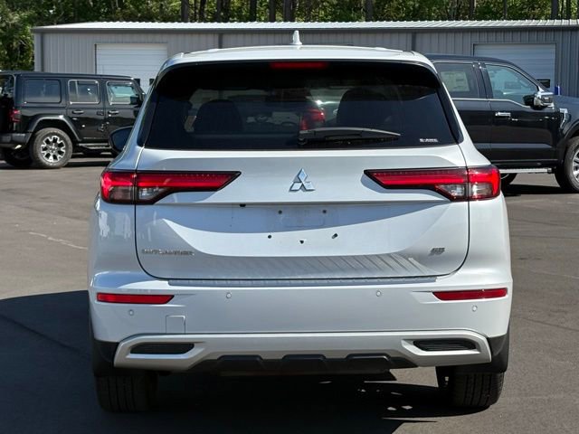 Used 2024 Mitsubishi Outlander SE AWD/4WD image 4