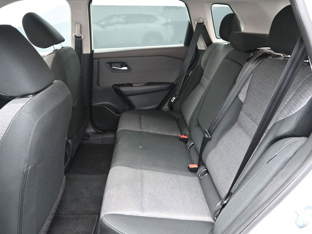 Used 2023 Nissan Rogue SV image 12